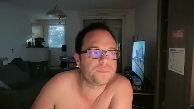 Funnyjul31 online show from May 7, 2026, 5:16 pm