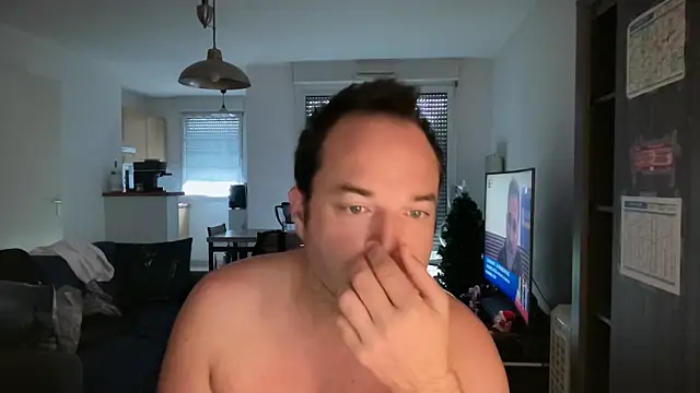 Funnyjul31 online show from November 25, 2025, 9:42 am