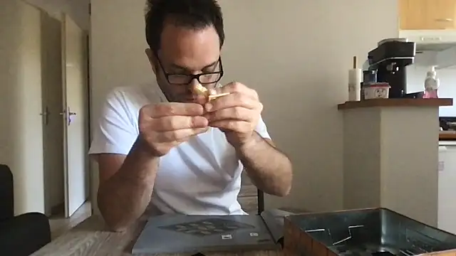 Funnyjul31 online show from April 4, 2026, 10:44 am