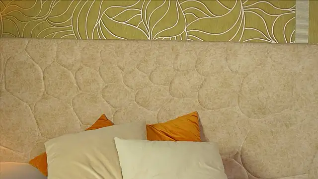 Snapshot of MillaBlis chatting on February 11, 2026, 5:24 pm MillaBlis online show from February 11, 2026, 5:24 pm