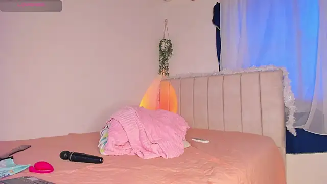 alice guzman1 online show from November 17, 2025, 2:32 pm