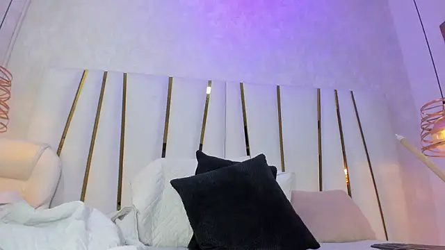 violet gray  online show from March 31, 2026, 1:57 pm