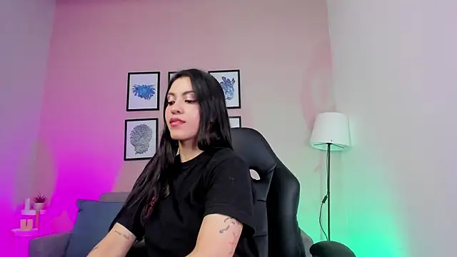 nina  dixon online show from December 16, 2025, 10:47 pm