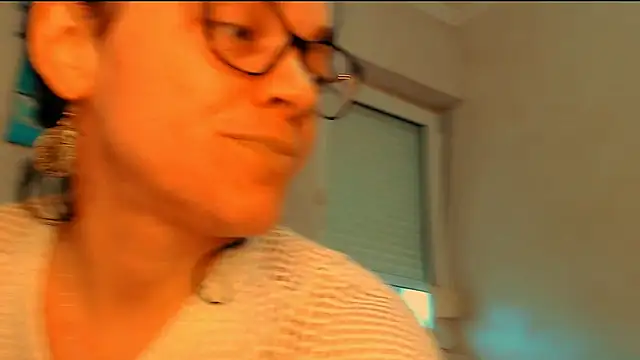 Snapshot of Ju-Hot chatting on February 9, 2026, 3:10 pm Ju-Hot online show from February 9, 2026, 3:10 pm