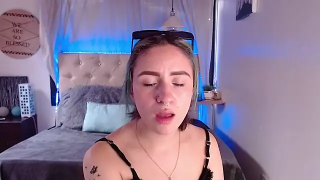 melodygirl   online show from March 11, 2025, 7:58 pm