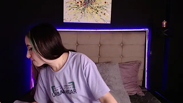 melodygirl   online show from February 19, 2025, 8:31 pm