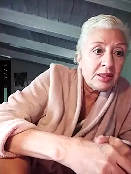 divinaerotica online show from April 11, 2026, 4:32 pm