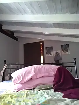 divinaerotica online show from April 15, 2026, 2:21 pm