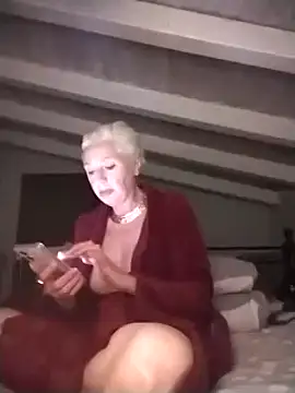 Snapshot of divinaerotica chatting on March 18, 2025, 6:17 pm divinaerotica online show from March 18, 2025, 6:17 pm