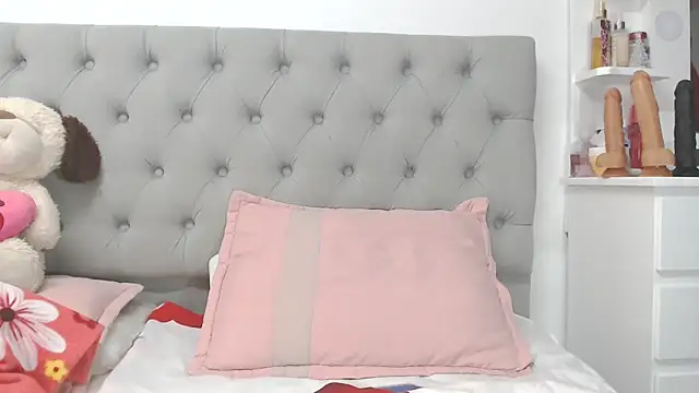 Snapshot of Antoneella_vz chatting on December 2, 2025, 11:45 am Antoneella vz online show from December 2, 2025, 11:45 am