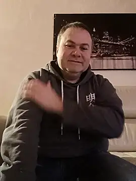 Snapshot of Pourleplasirs chatting on February 3, 2025, 3:09 am Pourleplasirs online show from February 3, 2025, 3:09 am