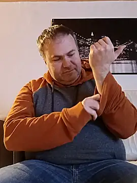 Snapshot of Pourleplasirs chatting on March 9, 2025, 10:30 pm Pourleplasirs online show from March 9, 2025, 10:30 pm