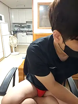 Tyyyggjju online show from October 25, 2025, 4:51 pm