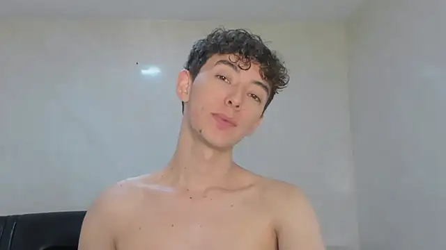 miketwink online show from November 22, 2025, 12:32 am