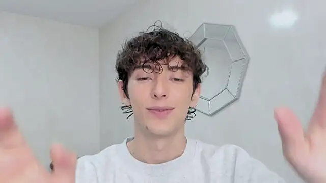 miketwink online show from February 11, 2026, 12:43 am