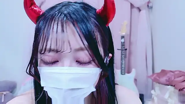 Megu-mimi online show from December 5, 2025, 1:43 pm