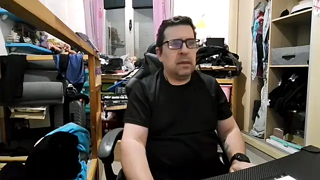 Snapshot of Usame_como_quieras chatting on January 9, 2026, 4:08 am Usame como quieras online show from January 9, 2026, 4:08 am