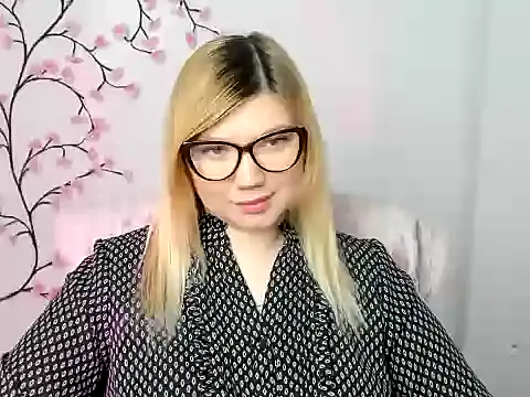 Snapshot of Lola_moree chatting on December 17, 2025, 12:54 pm Lola moree online show from December 17, 2025, 12:54 pm