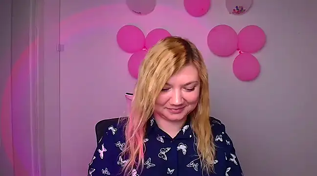 Snapshot of Lola_moree chatting on February 26, 2025, 3:43 pm Lola moree online show from February 26, 2025, 3:43 pm