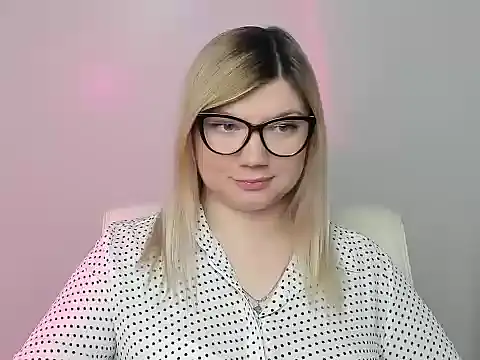 Snapshot of Lola_moree chatting on October 19, 2025, 11:46 am Lola moree online show from October 19, 2025, 11:46 am