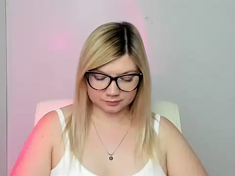 Snapshot of Lola_moree chatting on September 9, 2025, 11:52 am Lola moree online show from September 9, 2025, 11:52 am