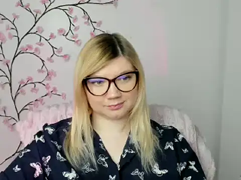 Snapshot of Lola_moree chatting on December 16, 2025, 12:42 pm Lola moree online show from December 16, 2025, 12:42 pm