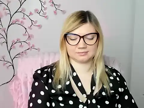 Snapshot of Lola_moree chatting on December 18, 2025, 12:53 pm Lola moree online show from December 18, 2025, 12:53 pm