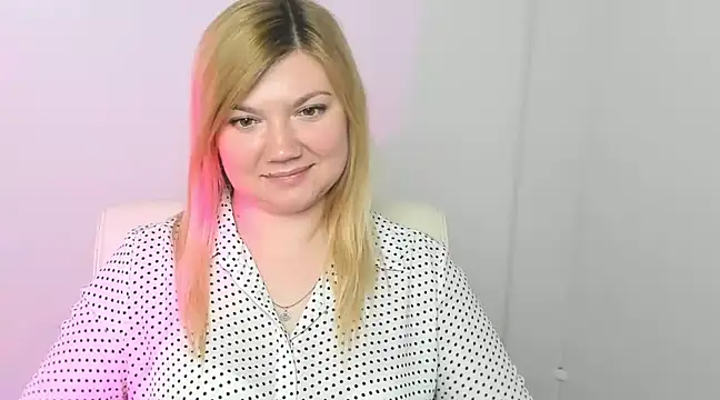 Snapshot of Lola_moree chatting on March 20, 2025, 3:47 pm Lola moree online show from March 20, 2025, 3:47 pm