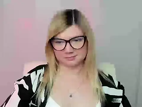 Snapshot of Lola_moree chatting on September 21, 2025, 11:26 am Lola moree online show from September 21, 2025, 11:26 am