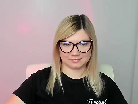 Snapshot of Lola_moree chatting on September 23, 2025, 5:36 am Lola moree online show from September 23, 2025, 5:36 am