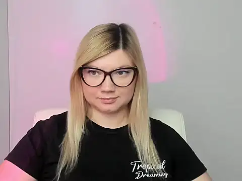 Snapshot of Lola_moree chatting on September 13, 2025, 11:32 am Lola moree online show from September 13, 2025, 11:32 am