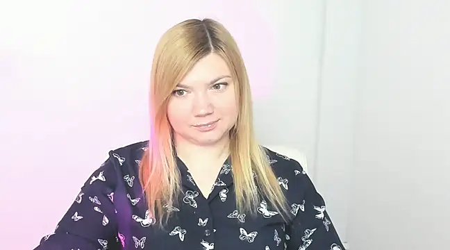 Snapshot of Lola_moree chatting on March 17, 2025, 12:25 pm Lola moree online show from March 17, 2025, 12:25 pm