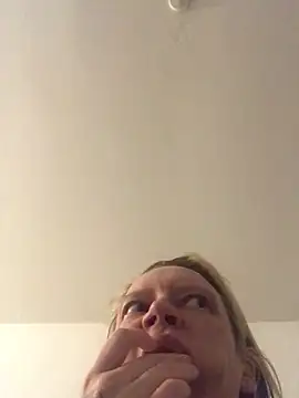 blondey206 online show from March 4, 2025, 4:06 am