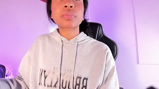 Zaira Rose  online show from October 29, 2025, 1:54 pm