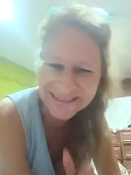 MaryLunna online show from March 23, 2025, 12:04 am