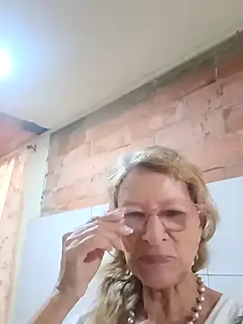 MaryLunna online show from February 9, 2025, 5:43 pm