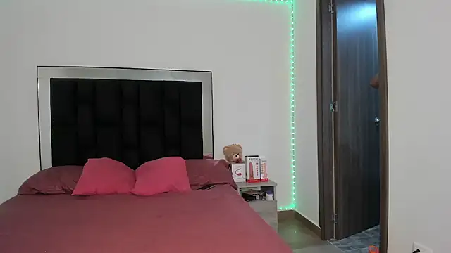 Snapshot of victoriacolin chatting on March 5, 2025, 12:11 pm victoriacolin online show from March 5, 2025, 12:11 pm