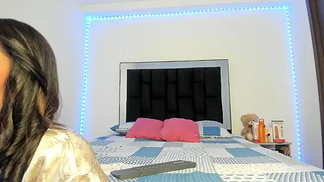 Snapshot of victoriacolin chatting on March 22, 2025, 10:26 pm victoriacolin online show from March 22, 2025, 10:26 pm