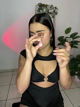 meli ortiz  online show from December 4, 2025, 4:28 pm