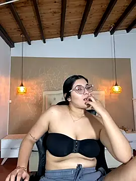 Snapshot of Hadley_ chatting on September 13, 2025, 3:17 am Hadley online show from September 13, 2025, 3:17 am