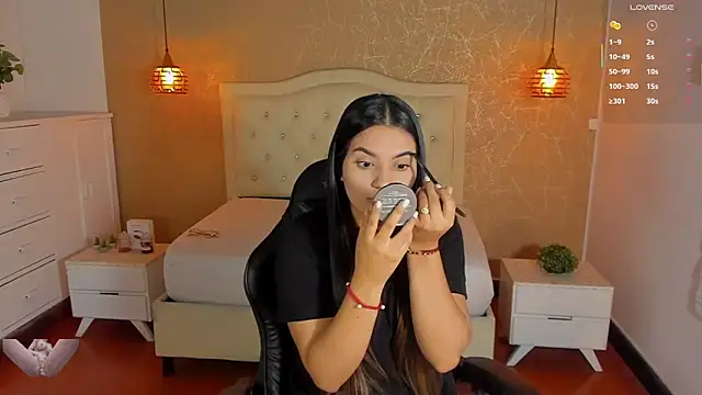 Snapshot of Hadley_ chatting on November 5, 2025, 3:31 am Hadley online show from November 5, 2025, 3:31 am