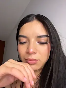 eileensophi online show from April 9, 2026, 6:19 am