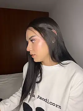 eileensophi online show from April 17, 2026, 3:09 am