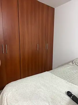 eileensophi online show from February 19, 2026, 5:04 am