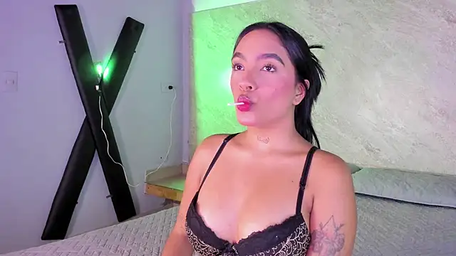 Estefy gomez09 online show from September 19, 2025, 9:52 pm