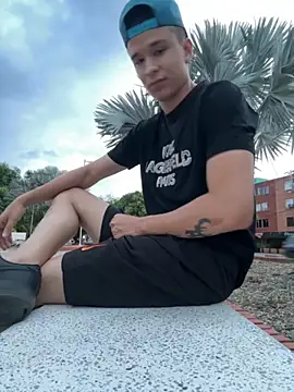 arevalo1124 online show from November 20, 2025, 10:31 pm