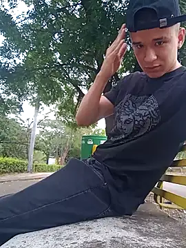 arevalo1124 online show from September 19, 2025, 9:41 pm