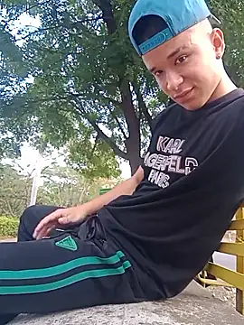 arevalo1124 online show from September 17, 2025, 9:39 pm