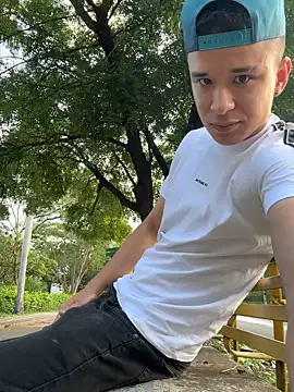 arevalo1124 online show from November 5, 2025, 9:29 pm