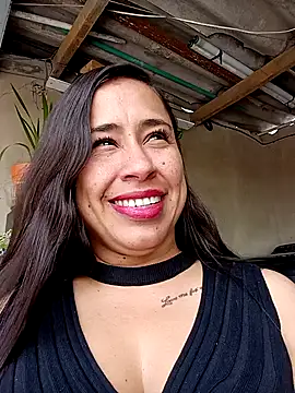 kamila lovee online show from November 1, 2025, 6:57 pm